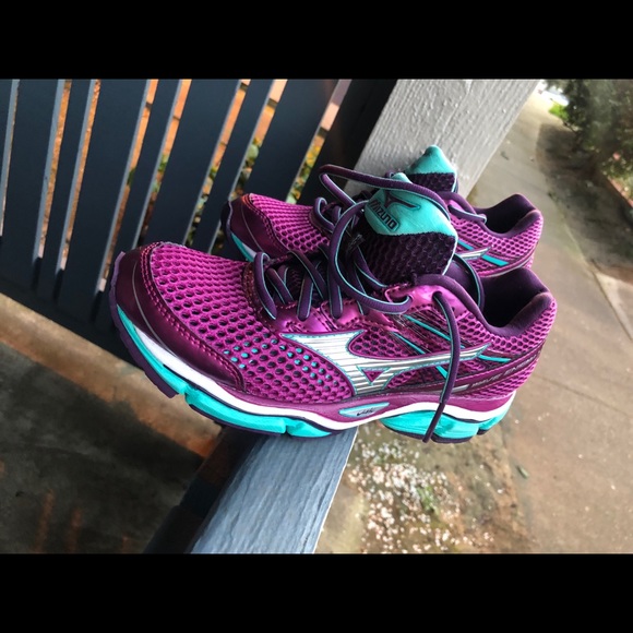 mizuno women's wave enigma 5 running shoe